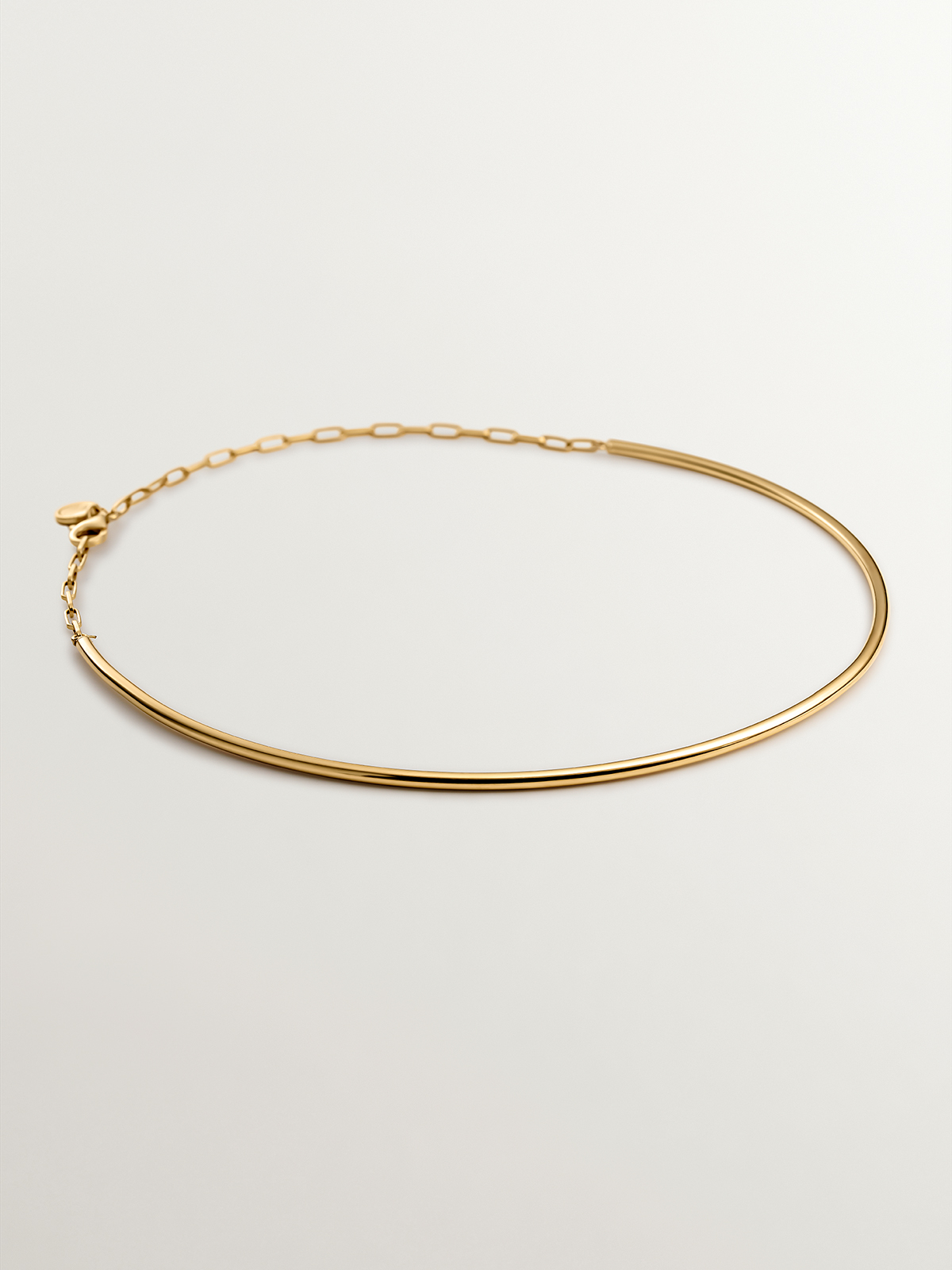 Rigid necklace made of 925 sterling silver coated in 18K yellow gold.