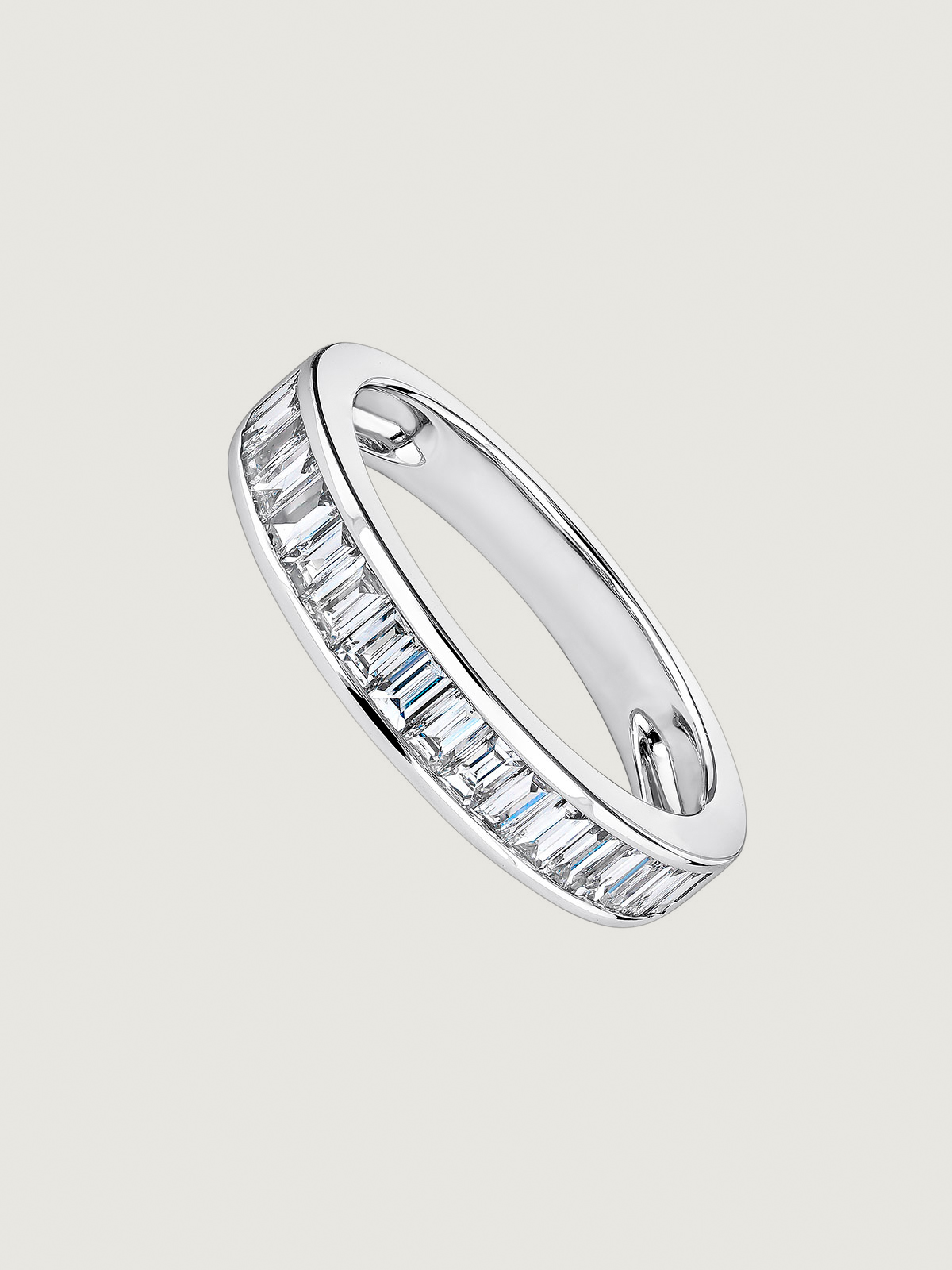 18K white gold ring with 0.7 cts diamonds