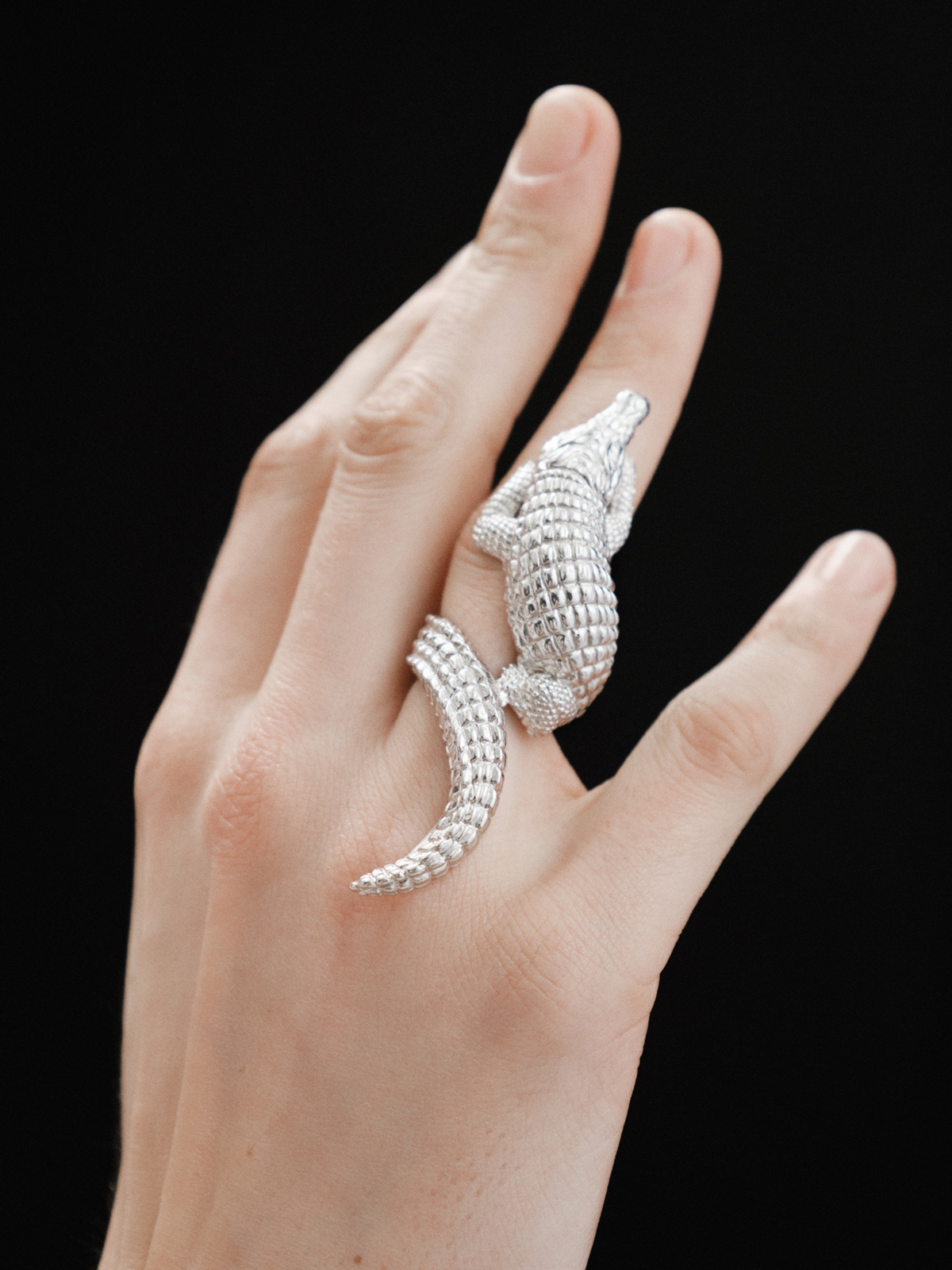 Large 925 silver ring shaped like crocodile