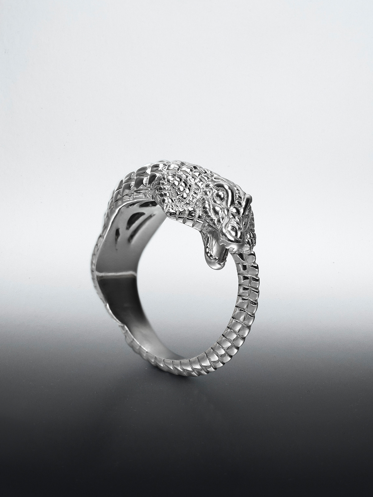 925 silver ring shaped like crocodile